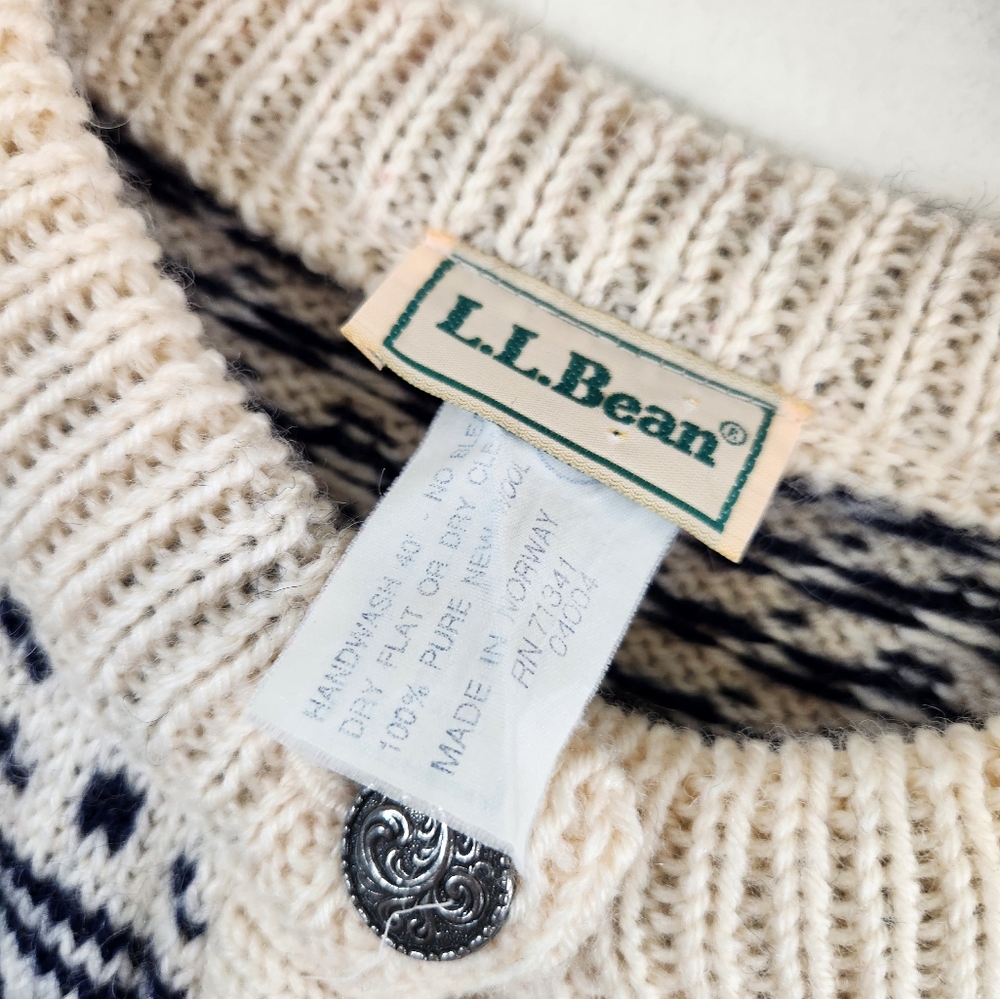 L.L. Bean Ivory, Navy & Red Elk Motif Wool Cardigan - Picture 10 of 11